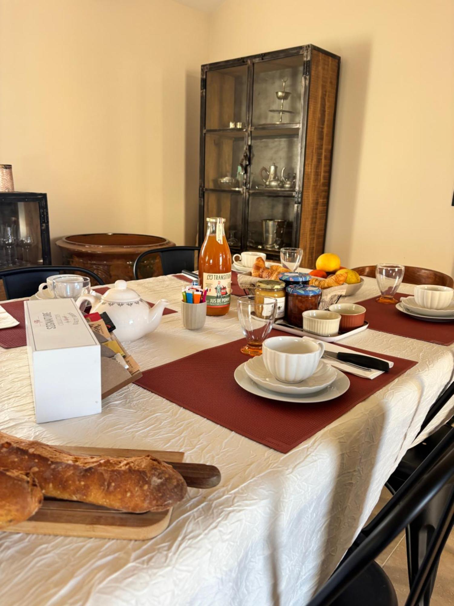 Bed and Breakfast Le Domaine Du Pin à Châtillon-sur-Chalaronne Extérieur photo